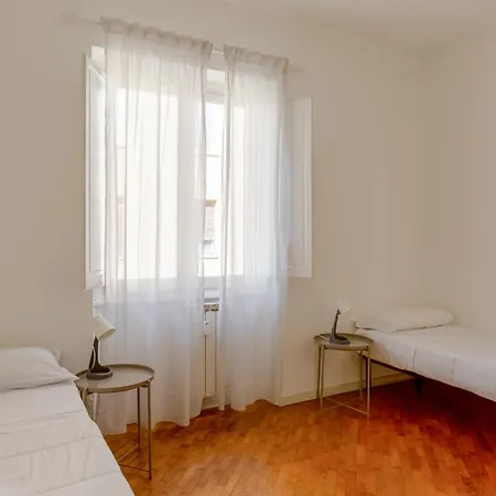 Guesthost - Ponte Vecchio Charming فلورنس