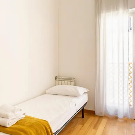 Guesthost - Ponte Vecchio Charming Apartment