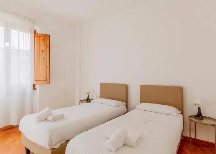 Guesthost - Ponte Vecchio Charming Apartment